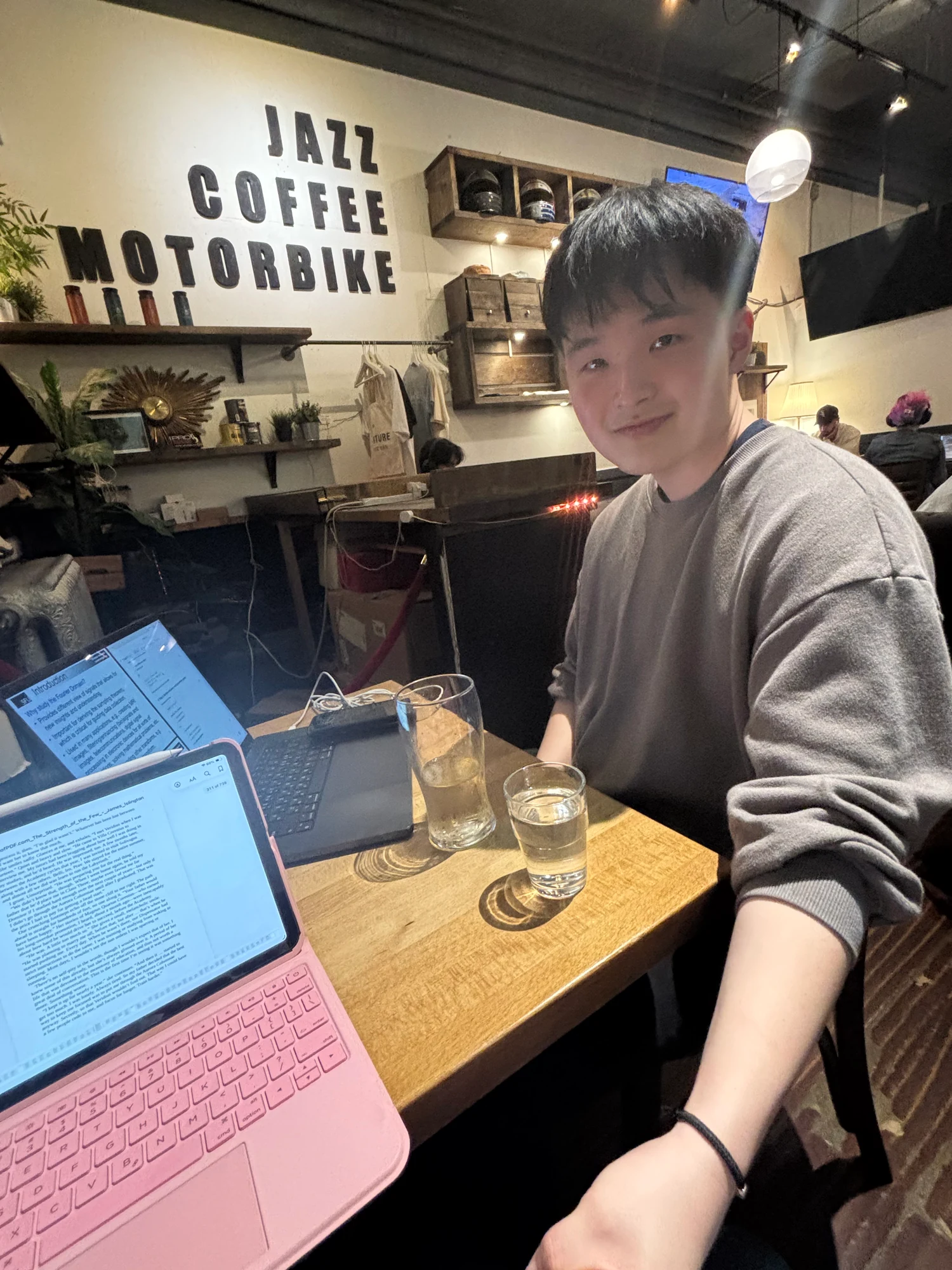 cafe study date
